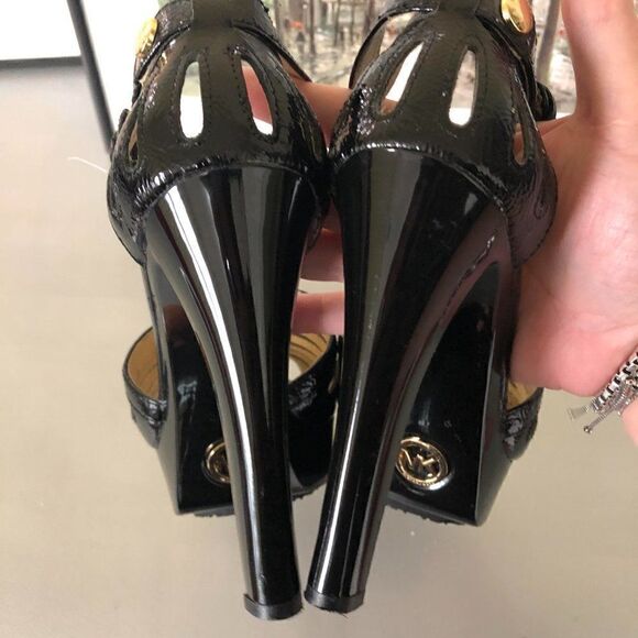 ‎Michael Kors Black Patent Leather Platform Sandals - Picture 11 of 16